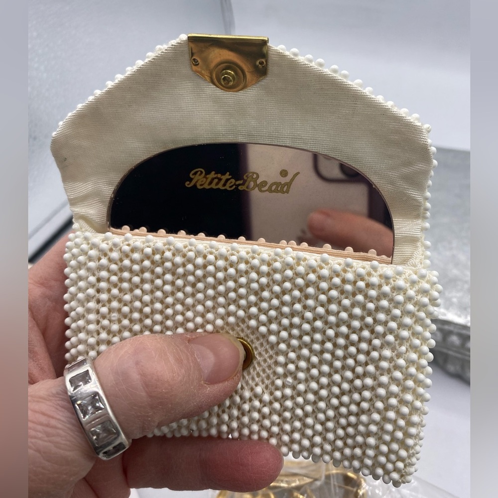 Vintage 1960s Lumared Petite Bead White Beaded Snap Lock Pouch With Mirror - Picture 8 of 10